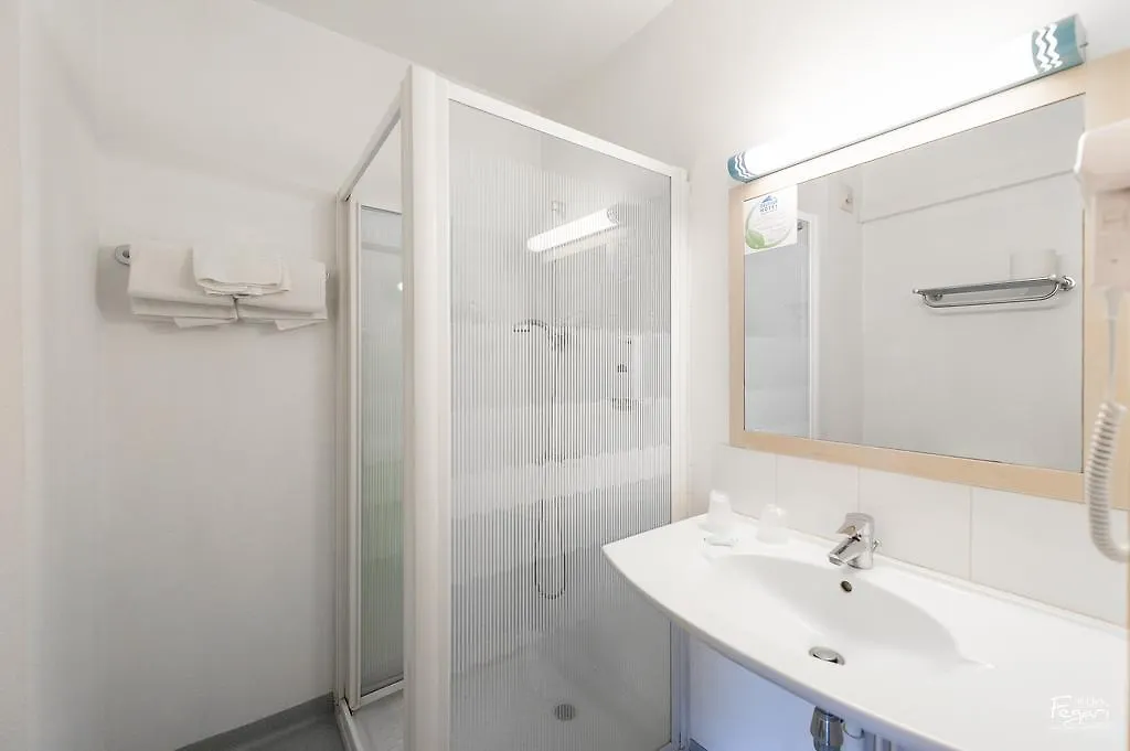 Hotel First Rodez 2*,